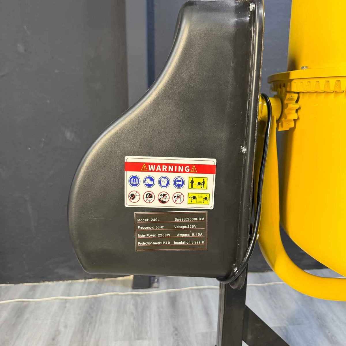 Betonera Eléctrica 240L 2200W